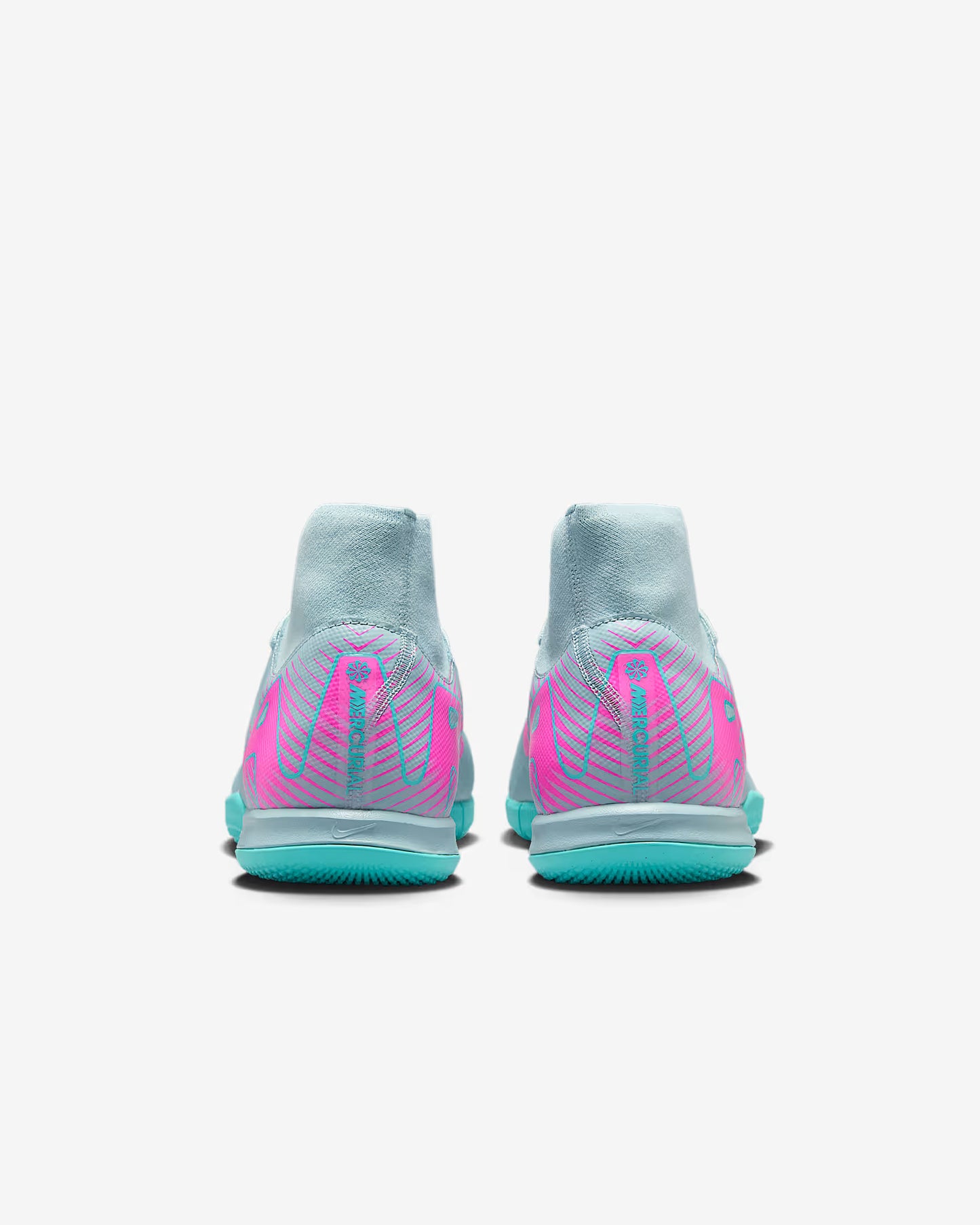 Close-up of Air Zoom heel cushioning and Dynamic Fit collar