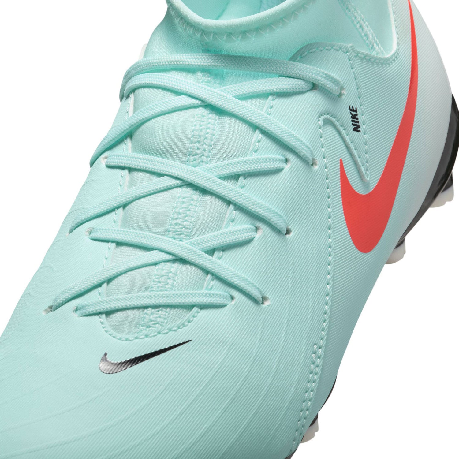 Nike Jr. Phantom Luna 2 AcademyLittle/Big Kids' laces