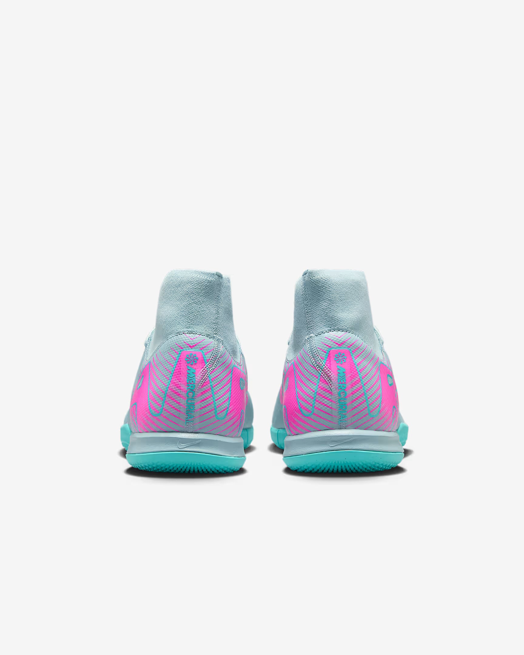 Close-up of Air Zoom heel cushioning and Dynamic Fit collar